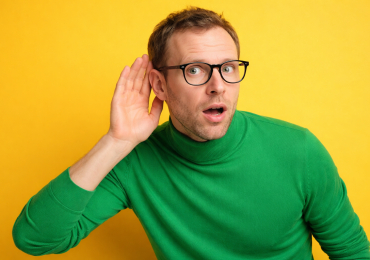 Резкая потеря слуха: почему такое происходит и что делать?